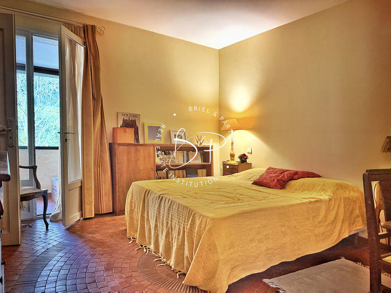 Maison - 301 m² - 13 pièces