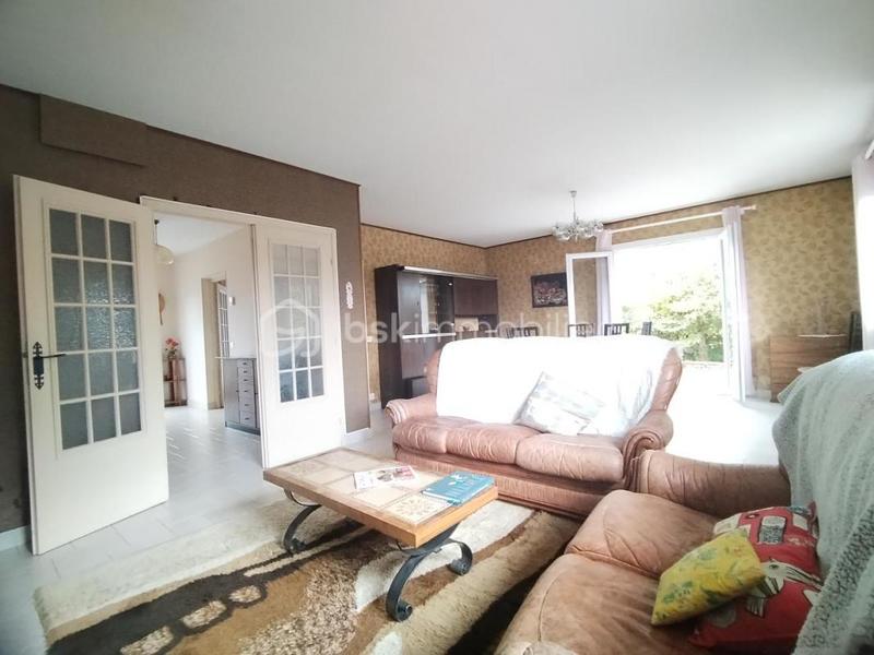 Maison traditionnelle - 222 m² - 9 pièces