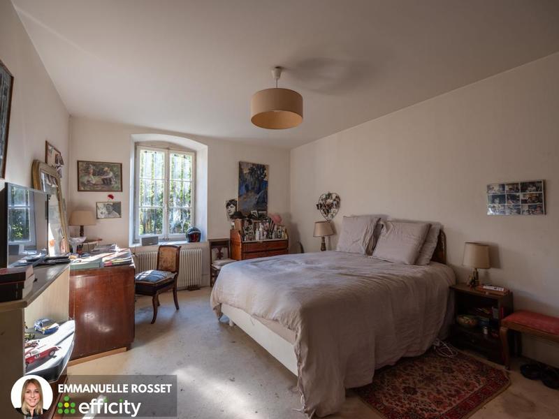 Château - 1 131 m² - 22 pièces