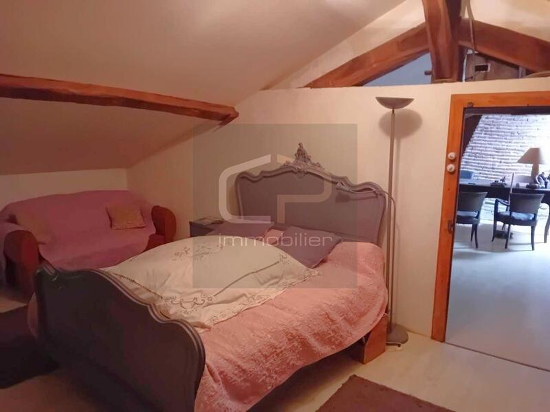 Maison - 203 m² - 9 pièces