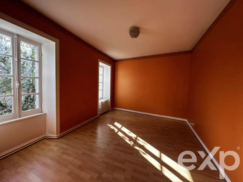 Maison - 180 m² - 8 pièces