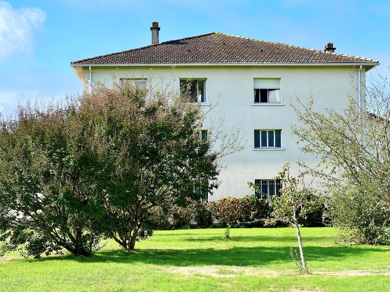 Villa - 280 m² - 9 pièces