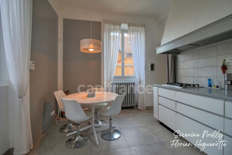 Maison bourgeoise - 252 m² - 8 pièces