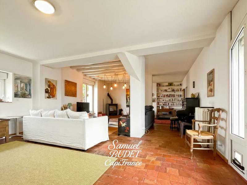 Maison - 230 m² - 7 pièces