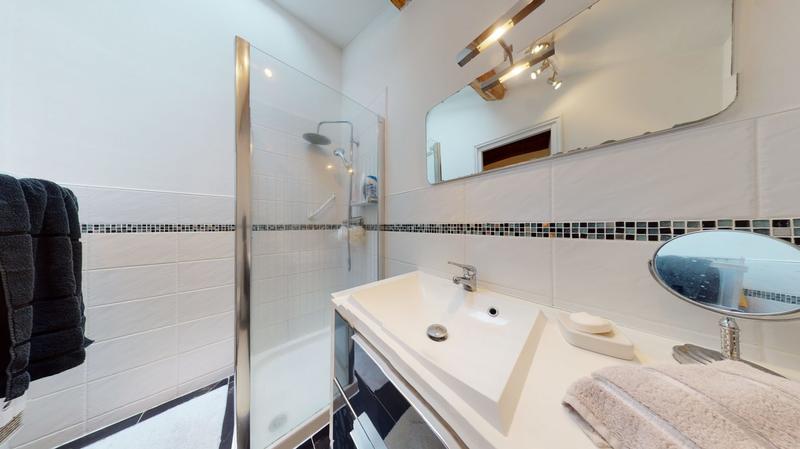 Maison traditionnelle - 285 m² - 13 pièces