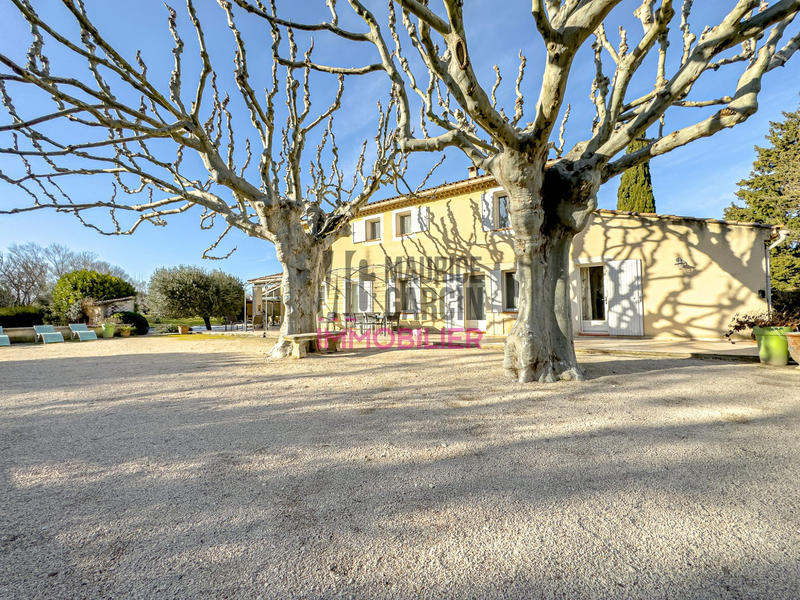 Maison traditionnelle - 260 m² - 7 pièces