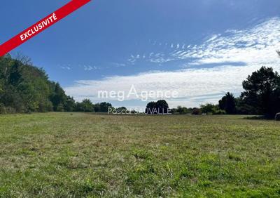 Terrain constructible - 1 500 m²