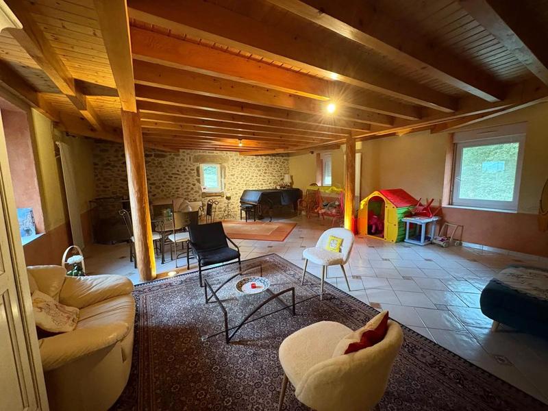 Maison - 320 m² - 10 pièces