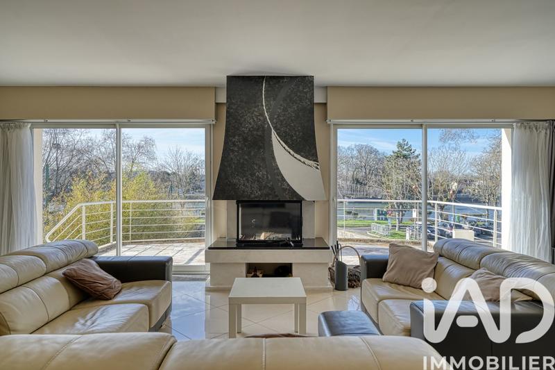 Maison - 247 m² - 10 pièces