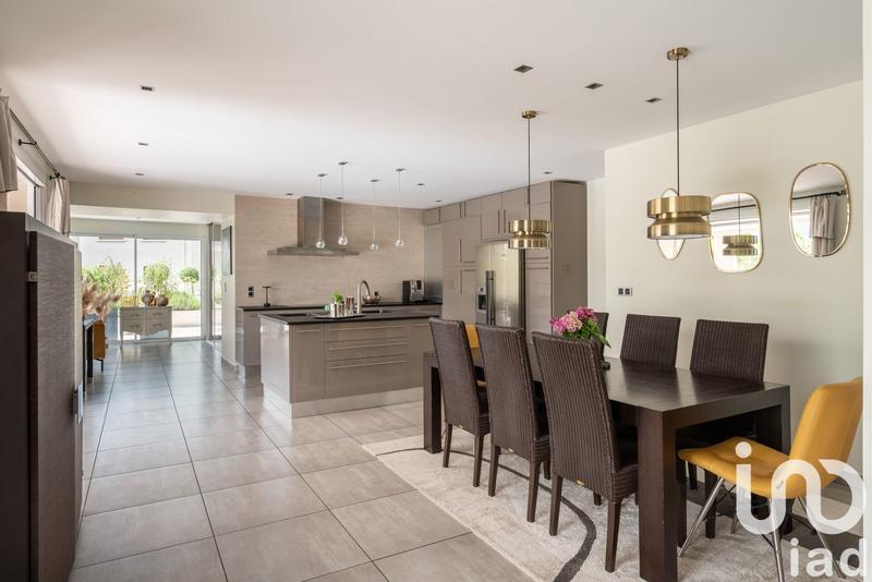 Maison de maîtres - 200 m² - 8 pièces