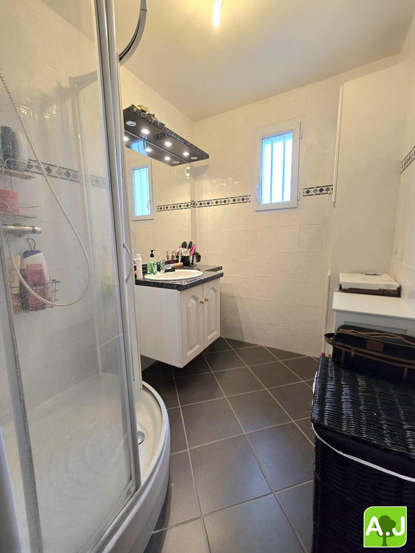 Maison traditionnelle - 90 m² - 5 pièces