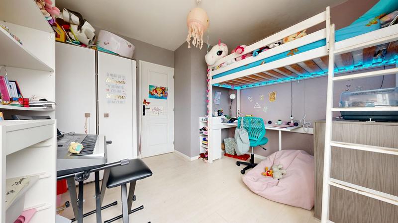 Maison - 92 m² - 5 pièces