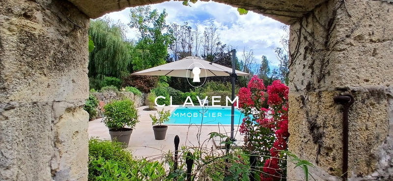 Maison - 320 m² - 12 pièces