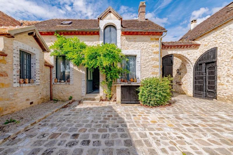 Demeure - 350 m² - 11 pièces