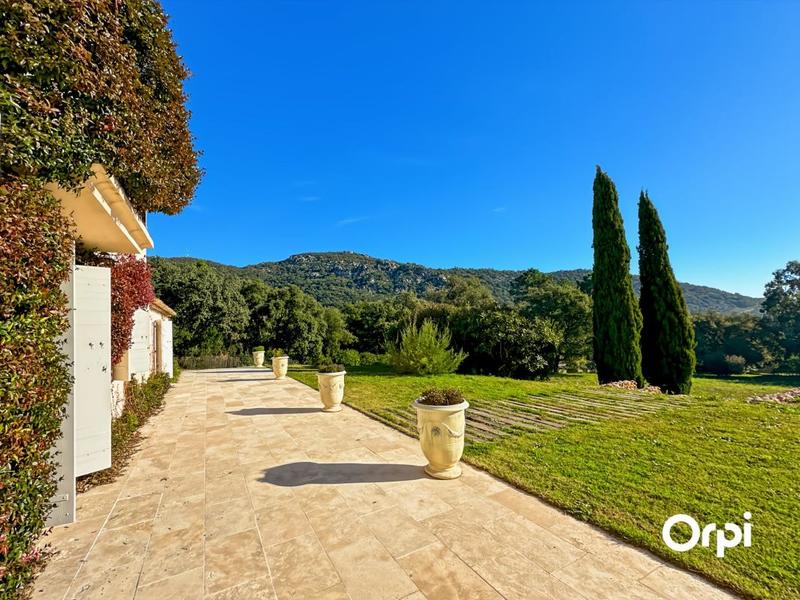 Mas - 261 m² - 6 pièces