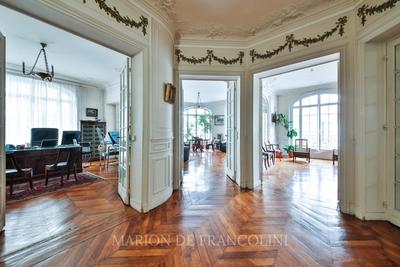 Appartement - 196 m² - 6 pièces