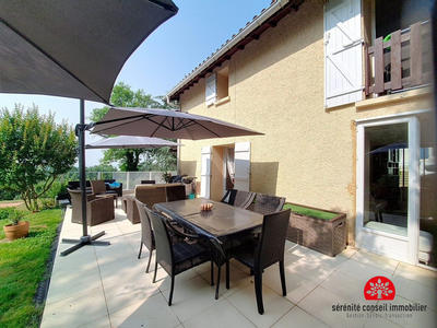 Maison - 275 m² - 8 pièces