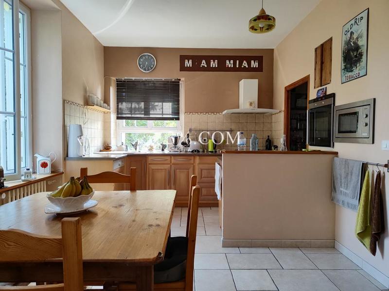 Propriété - 181 m² - 9 pièces