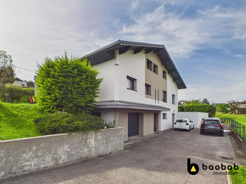 Maison traditionnelle - 240 m² - 6 pièces