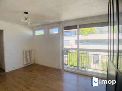 Studio - 40 m² - 2 pièces