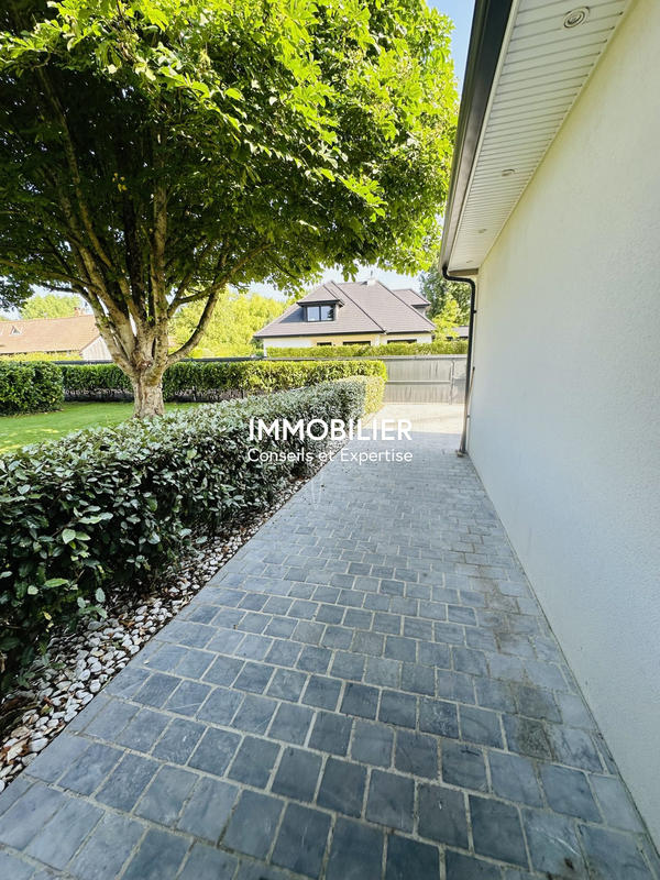 Maison traditionnelle - 163 m² - 6 pièces