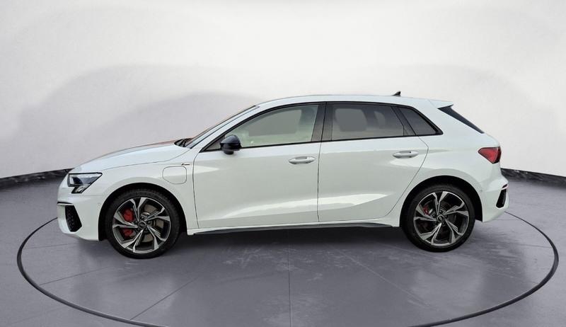 Audi A3 sportback 45 TFSIe s-Line 245 Hybride Rechargeable / Camera de Recul Apple Carplay Android Auto Regulateur Distance Keyless Jantes 18 Coffre Elec