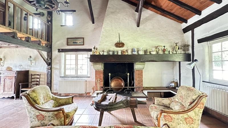 Maison - 210 m² - 8 pièces