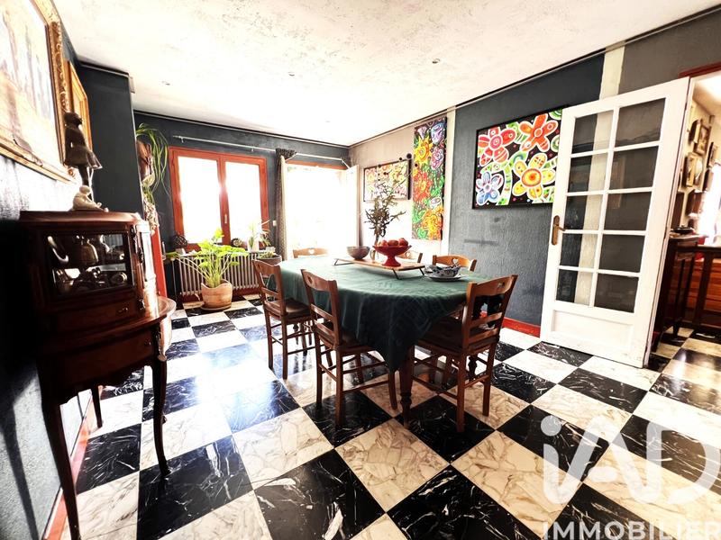 Maison - 214 m² - 8 pièces