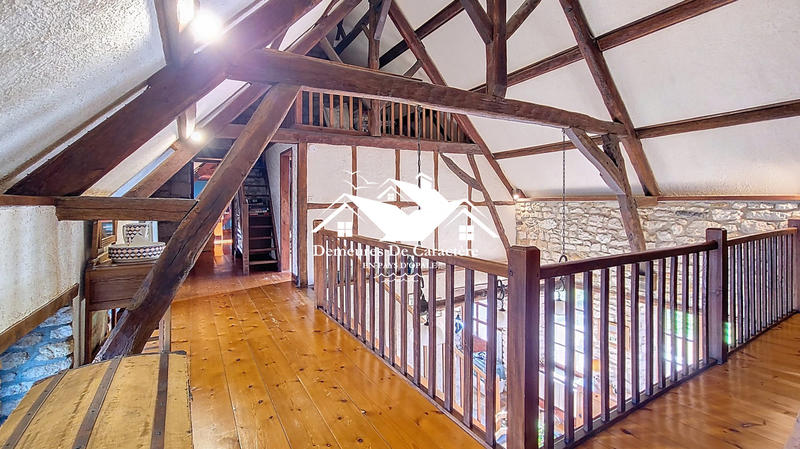 Maison - 359 m² - 11 pièces