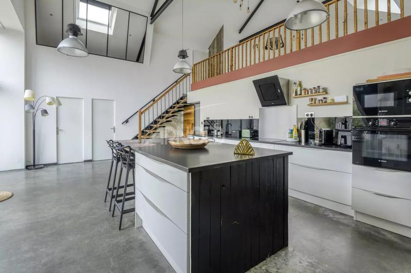 Maison - 220 m² - 9 pièces