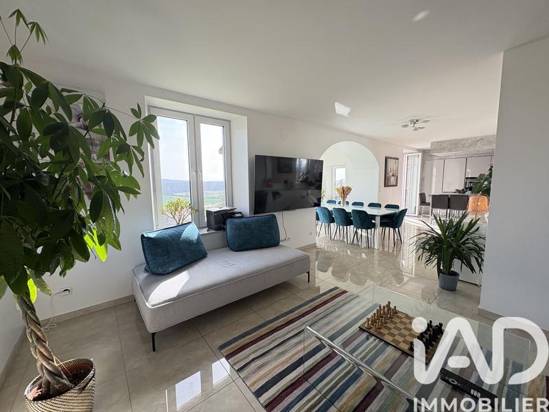 Maison - 240 m² - 8 pièces