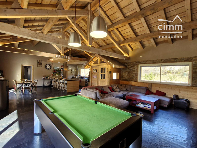 Maison - 303 m² - 7 pièces