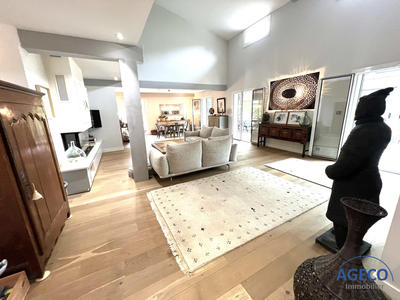 Villa - 348 m² - 6 pièces