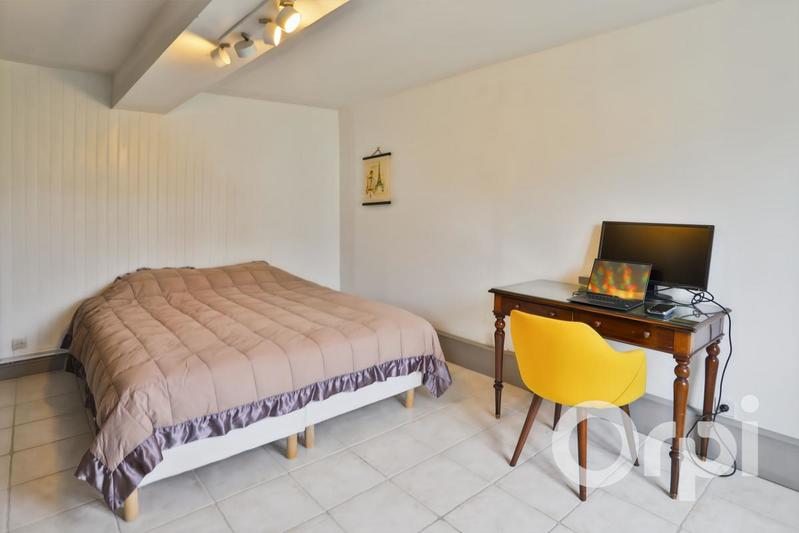 Maison - 275 m² - 10 pièces