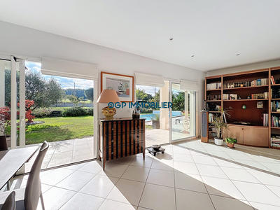 Villa - 201 m² - 6 pièces