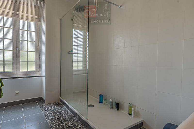 Maison - 400 m² - 8 pièces