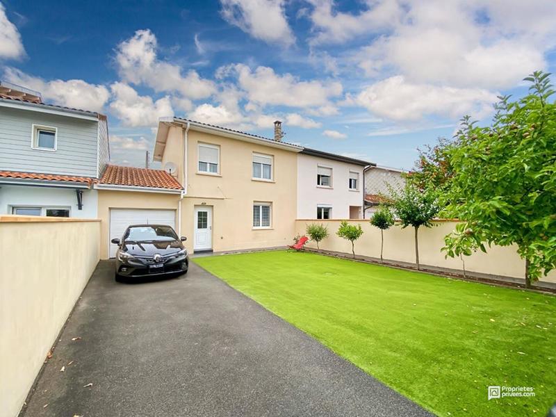 Maison - 90 m² - 5 pièces