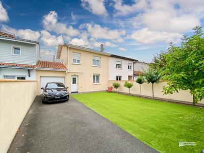 Maison - 90 m² - 5 pièces