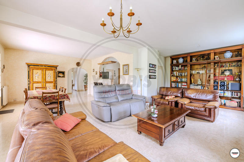 Maison - 253 m² - 8 pièces