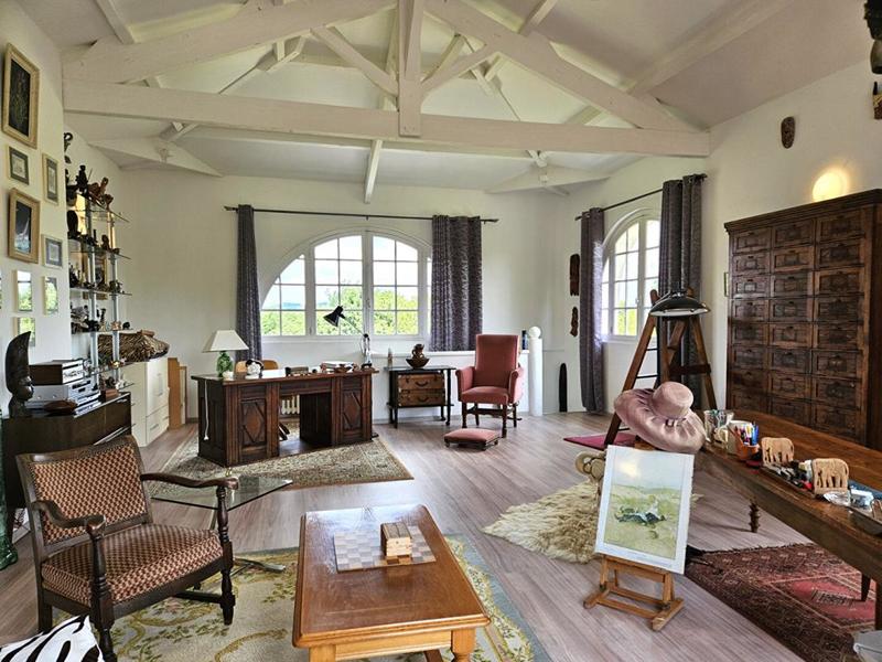 Maison - 350 m² - 8 pièces