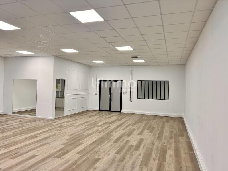 Local commercial - 117 m² - 2 pièces