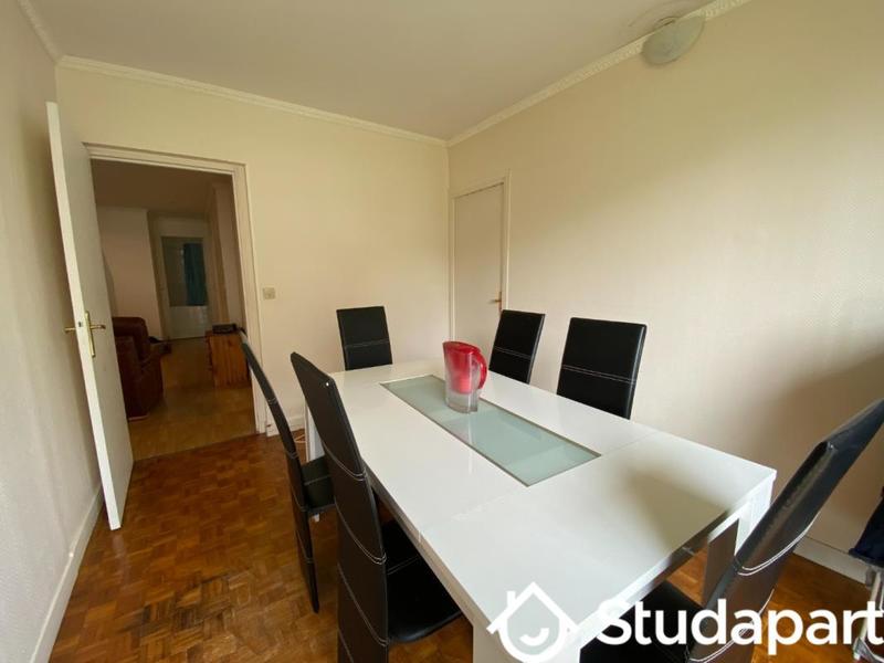 Chambre - 12 m² - 1 pièce