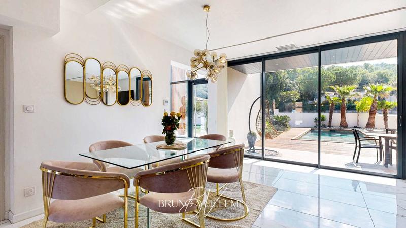 Villa - 202 m² - 7 pièces