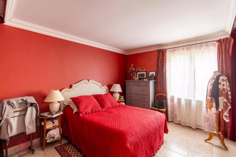 Maison - 275 m² - 10 pièces