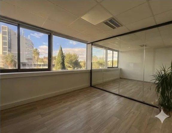 Bureau - 212 m² - 9 pièces