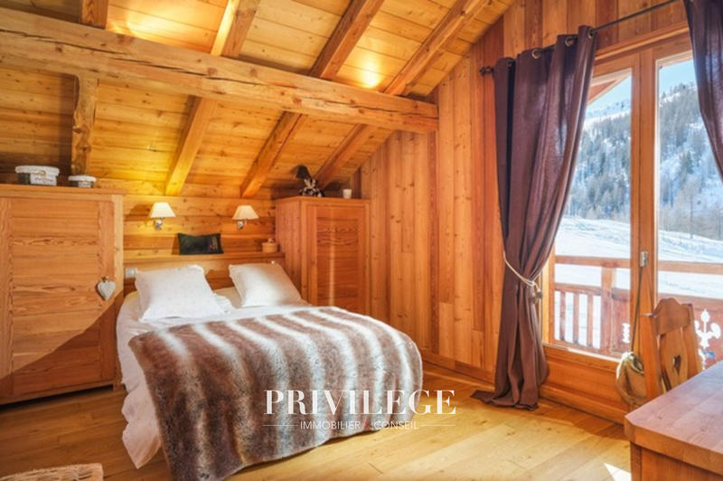 Châlet - 247 m² - 9 pièces