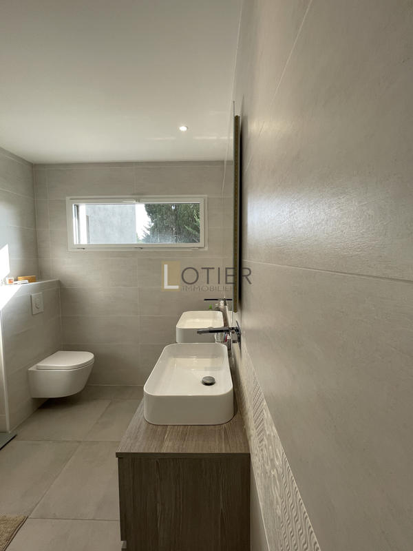 Maison - 240 m² - 5 pièces