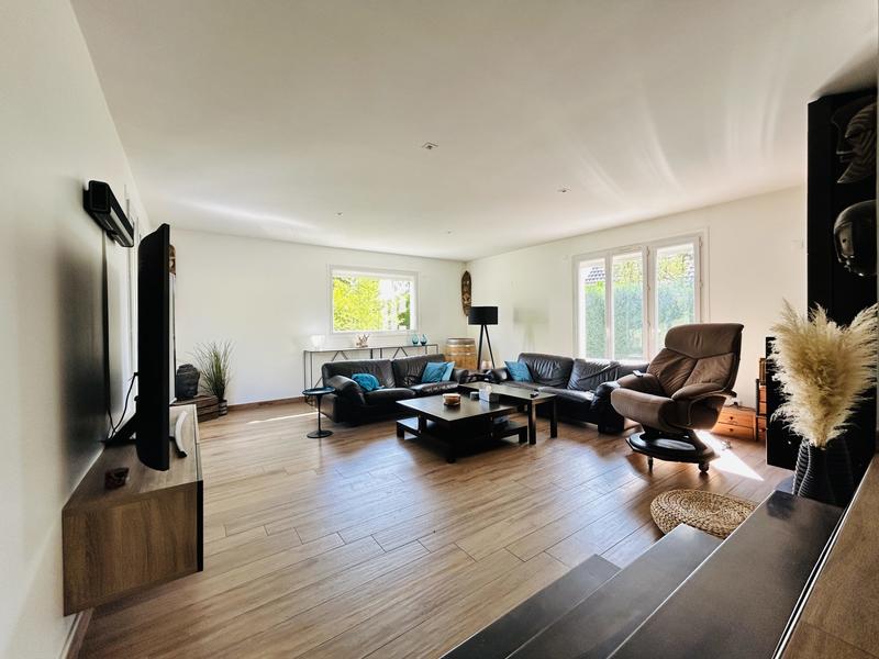 Maison - 250 m² - 8 pièces