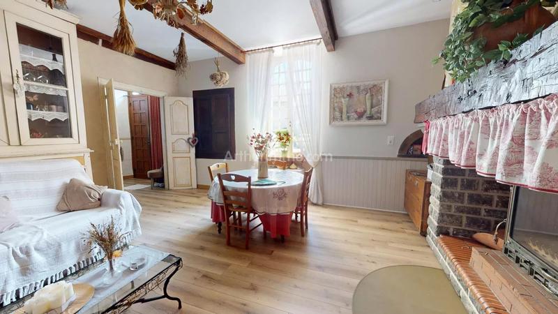 Maison - 241 m² - 6 pièces