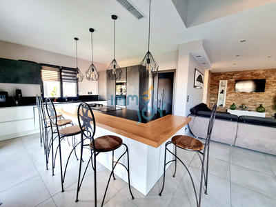 Maison - 257 m² - 10 pièces